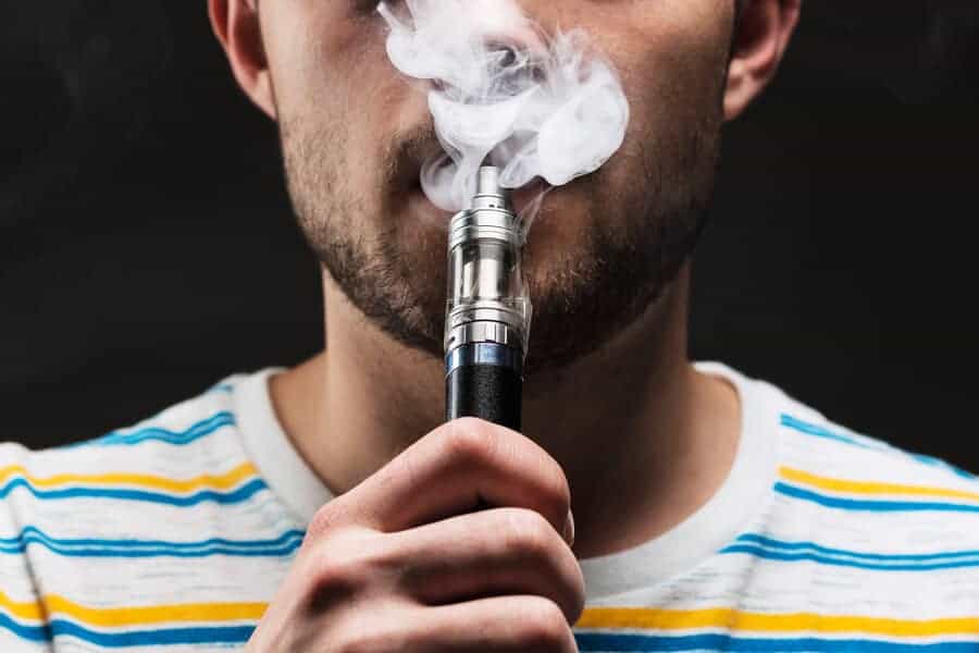 Menurut sumber daripada Astro Awani, sebanyak 43 buah negara telah mengambil langkah sama untuk mengharamkan penggunaan rokok elektronik terutamanya di negara Asia seperti Thailand dan Singapura.