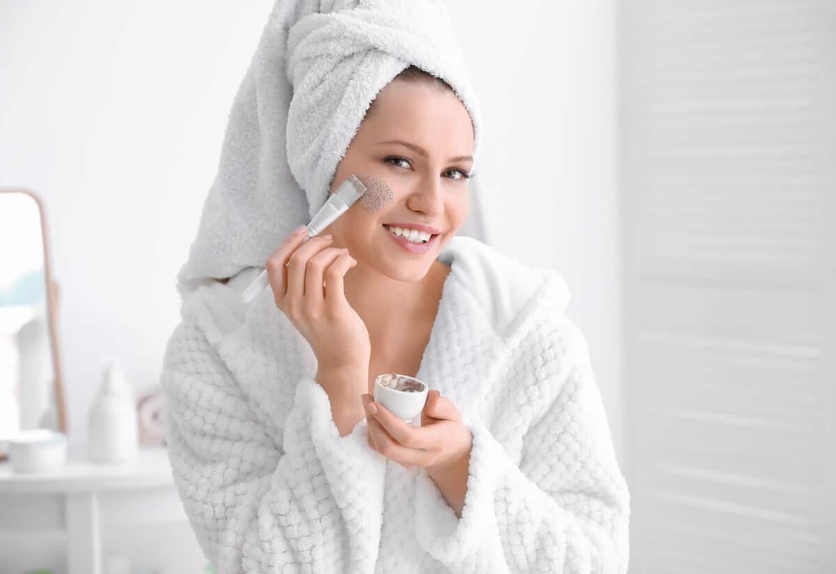 10 Face Scrub Untuk Mendapatkan Kulit Yang Bersih Dan Bersinar