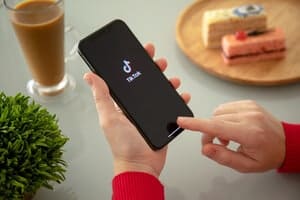 Berita hangat: TikTok kini menetapkan larangan pada iklan berkaitan aplikasi berpuasa, produk kuruskan badan dan diet!