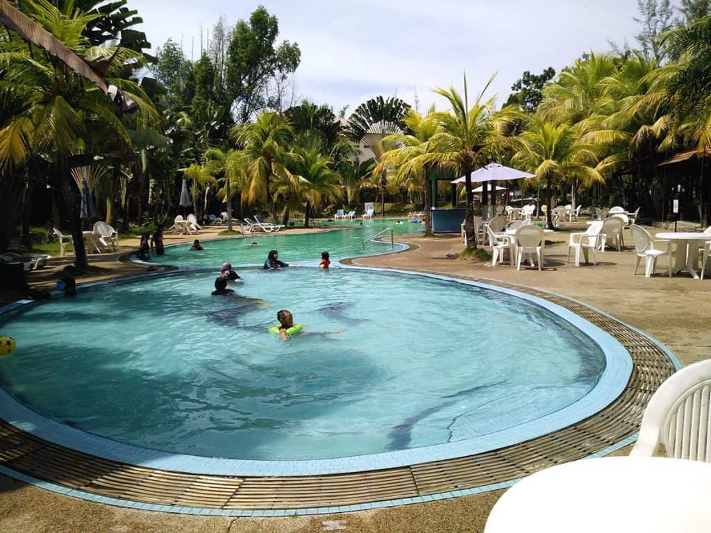 This image has an empty alt attribute; its file name is teluk-batik-resort-swimming-pool-1024x768.jpg