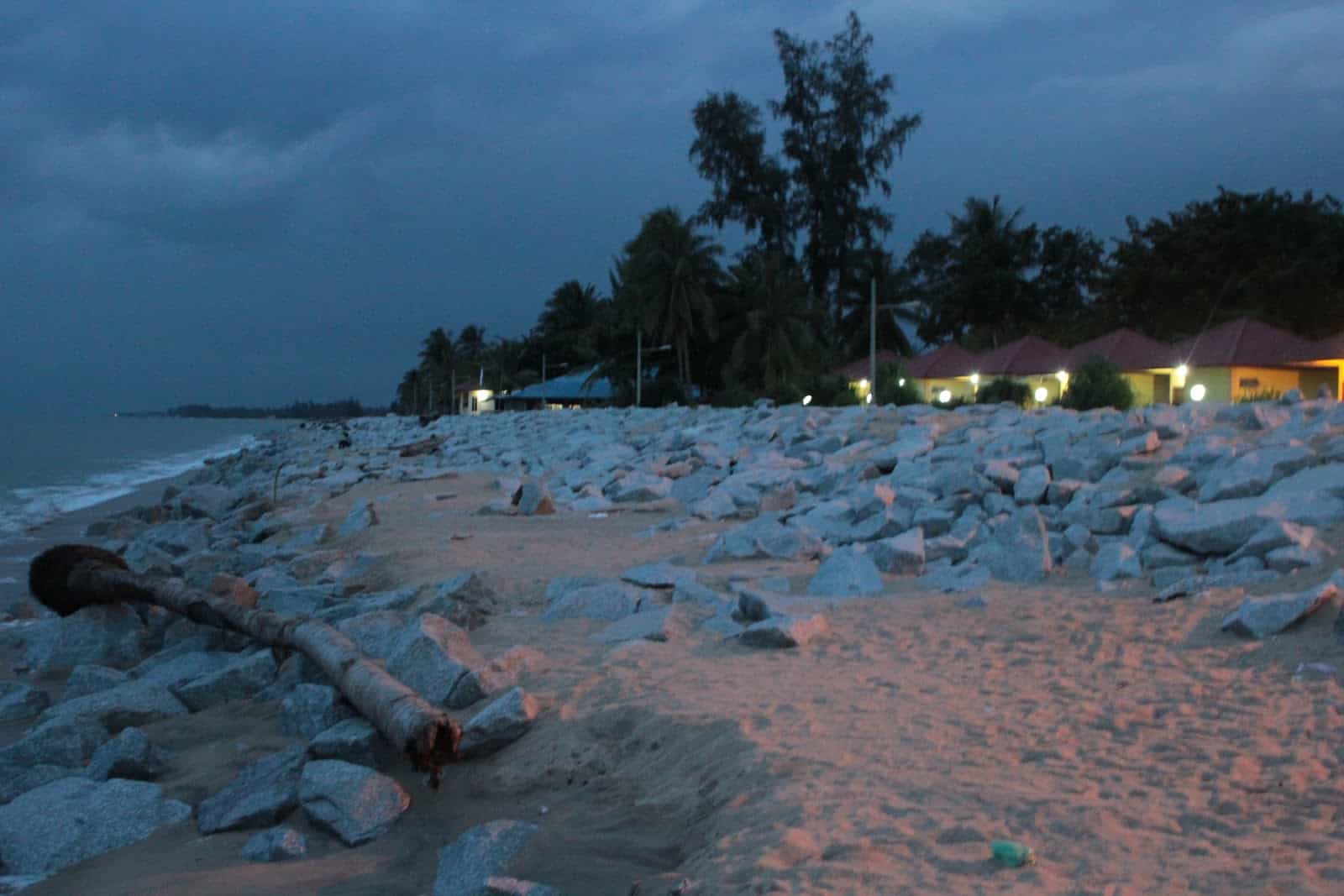 pantai cahaya bulan