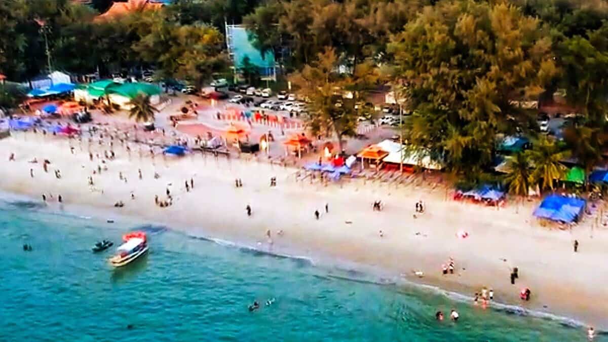 Pantai Teluk Kemang